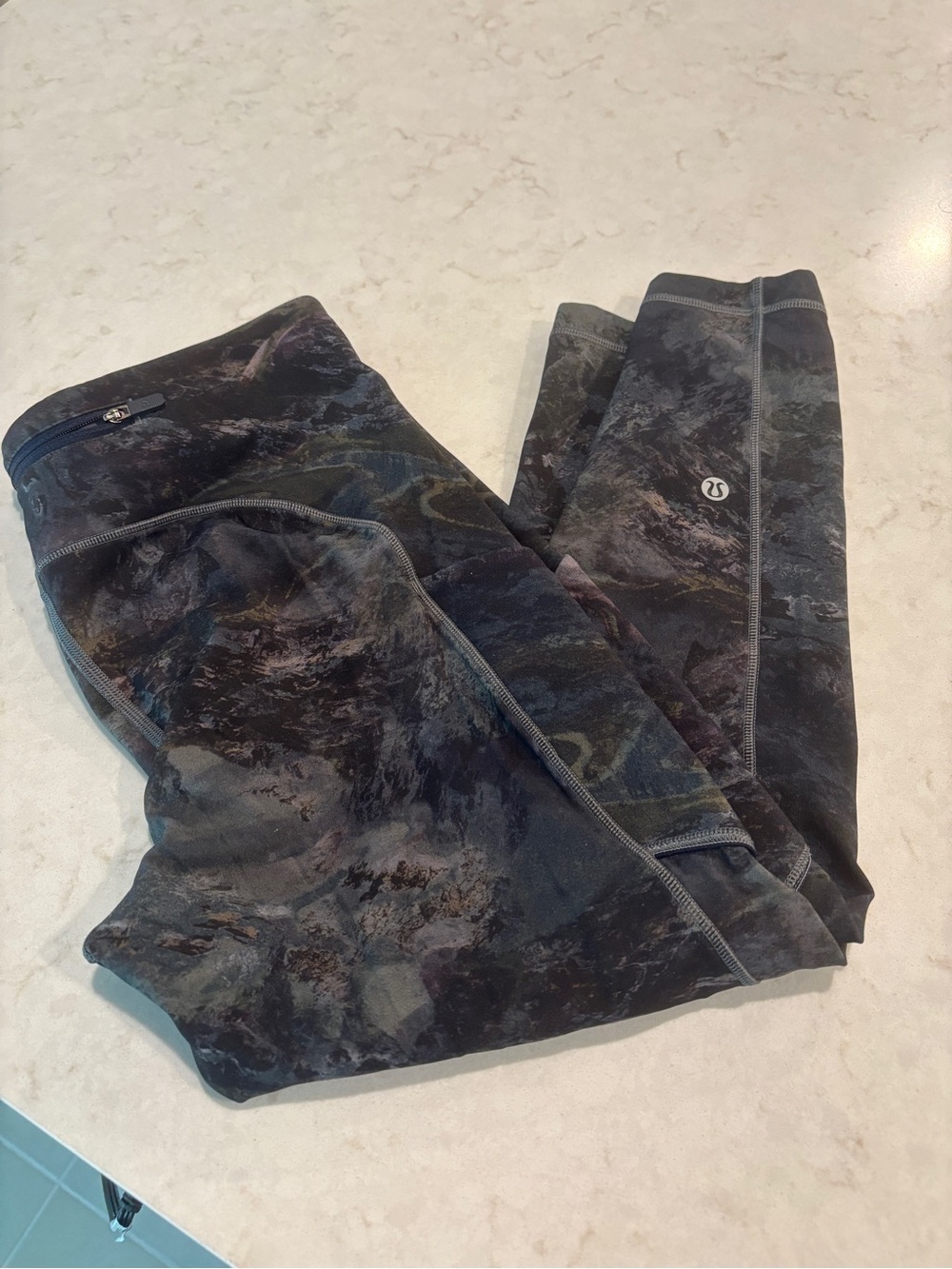Lululemon Radiant Multi-Pattern Cropped Leggings – Size 8 | 20" Inseam Like New